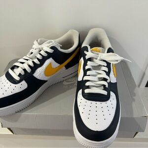 Nike Air Force 1 ’07 Low Embossed Hoops Dark Obsidian University Gold /White 8.5